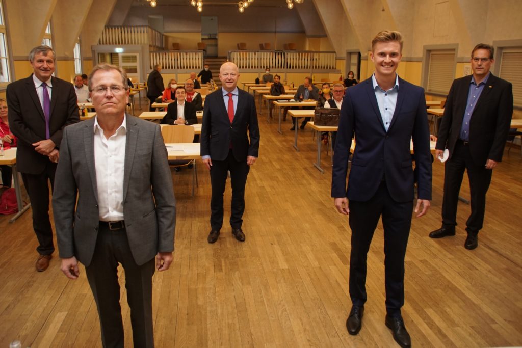 Semet will nach Berlin Bezirksparteitag der FDP wählt Rainer Semet zum Spitzenkandidaten für die Bundestagswahl
