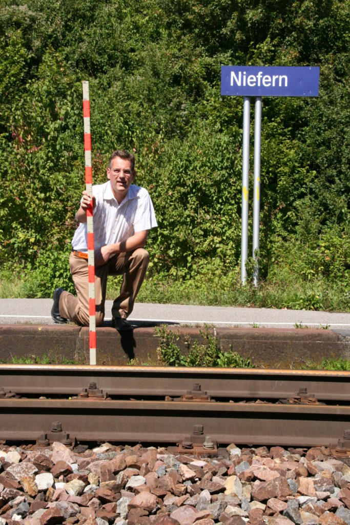 „Jahrelanger Einsatz für barrierefreien Bahnhof in Niefern hat sich endlich gelohnt“ Schweickert freut sich über Start des barrierefreien Umbaus des Nieferner Bahnhofs