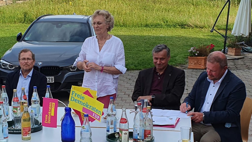 Liberale diskutieren über Umwelt und Klima in Straubenhardt FDP-Vertreter für Bund, Land und Europa stellen sich Windkraftinteressierten