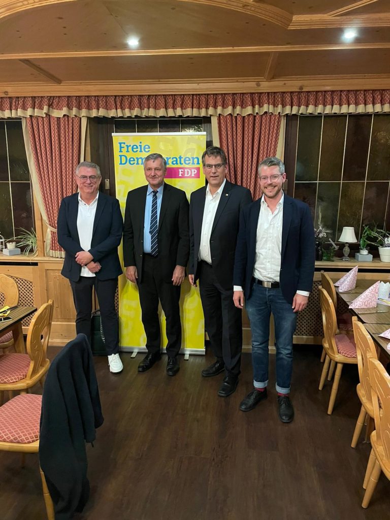 FDP Ortsverband Königsbach-Stein / Neulingen stellt Europakandidaten Johannes Baumbast vor.