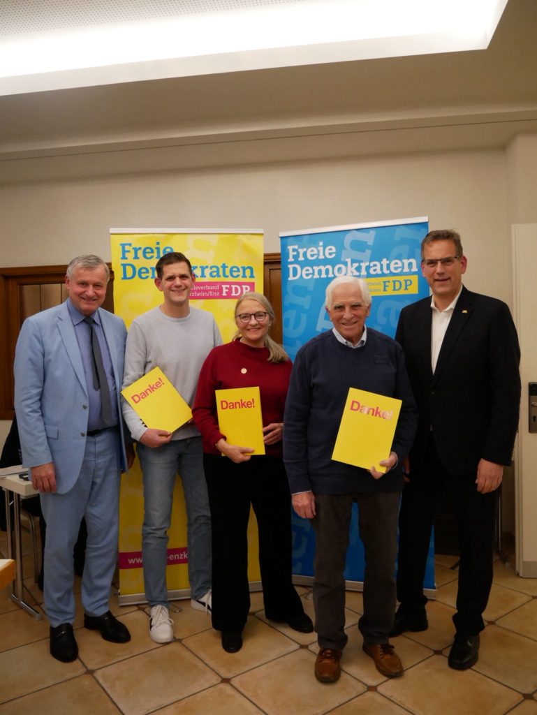 FDP-Kreisverband Pforzheim/Enzkreis ehrt langjährige Mitglieder und stimmt sich auf den Wahlkampf ein